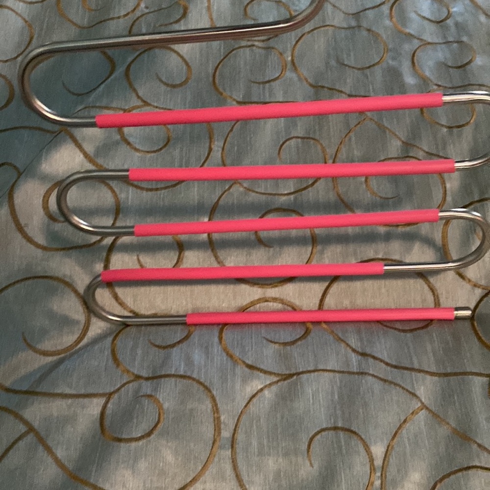 Pink multiple ring hanger - Picture 2 of 5